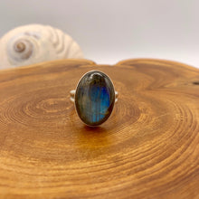 Load image into Gallery viewer, Labradorite Ring